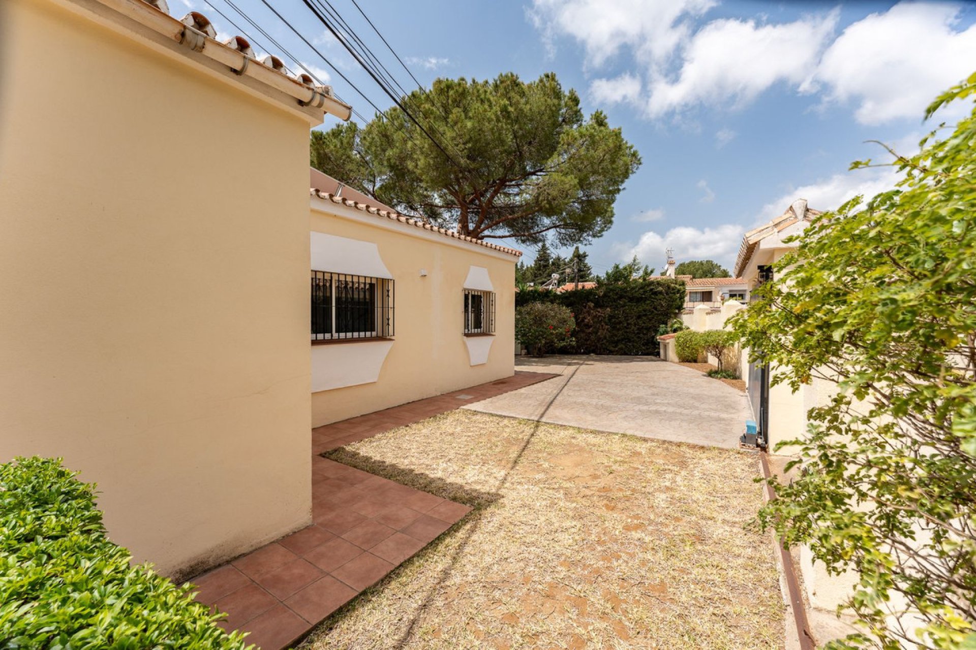 Reventa - House - Detached Villa - Marbella - Elviria