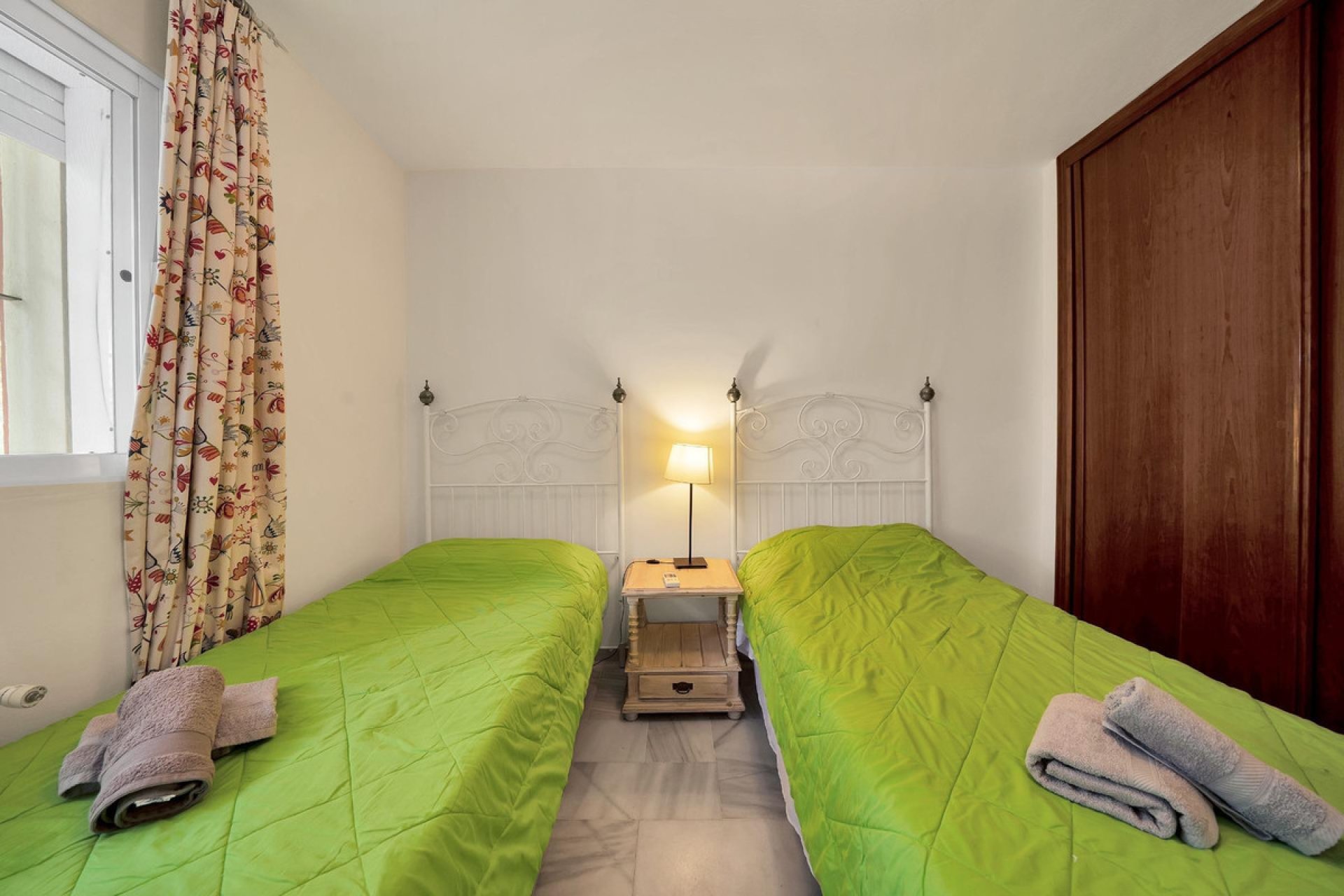 Reventa - House - Detached Villa - Marbella - Elviria