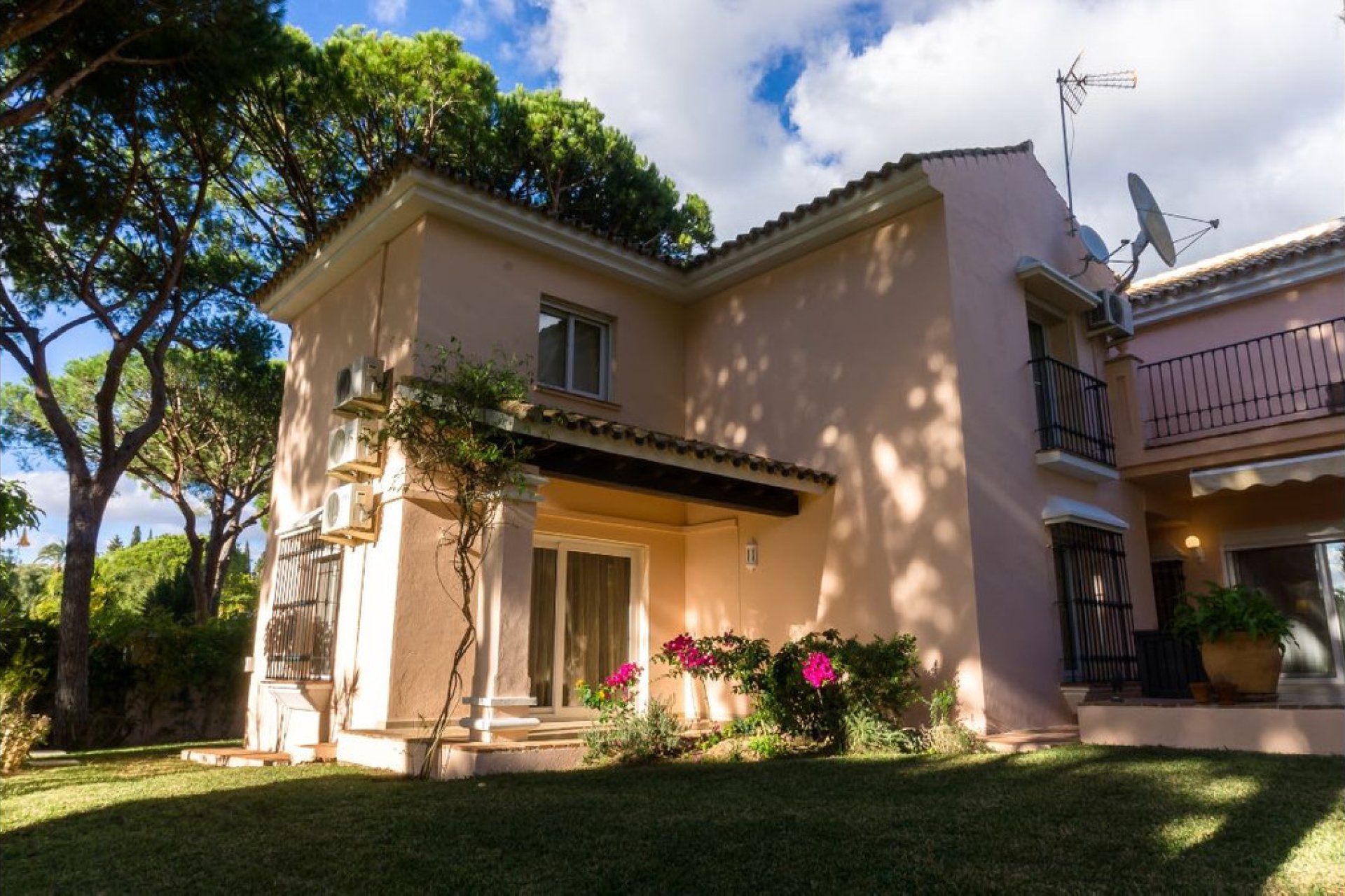 Reventa - House - Detached Villa - Marbella - Hacienda Las Chapas