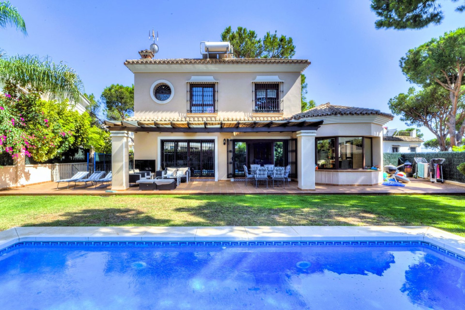 Reventa - House - Detached Villa - Marbella - Las Chapas