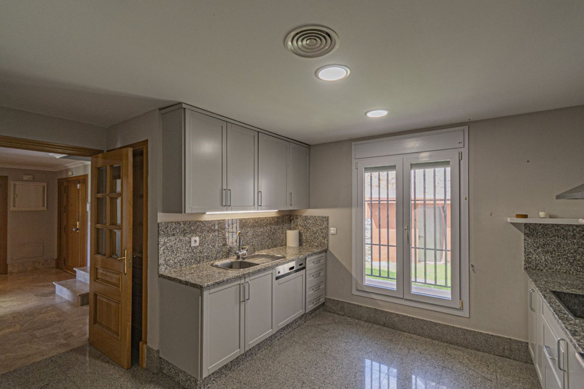 Reventa - House - Detached Villa - Marbella - Marbella Centro