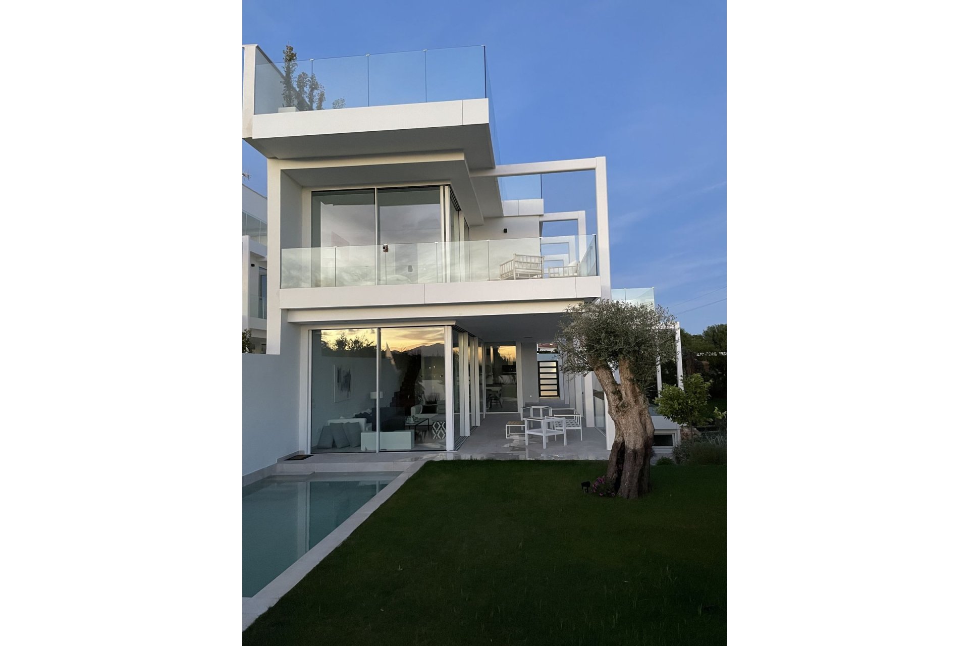Reventa - House - Detached Villa - Marbella - Marbella Centro