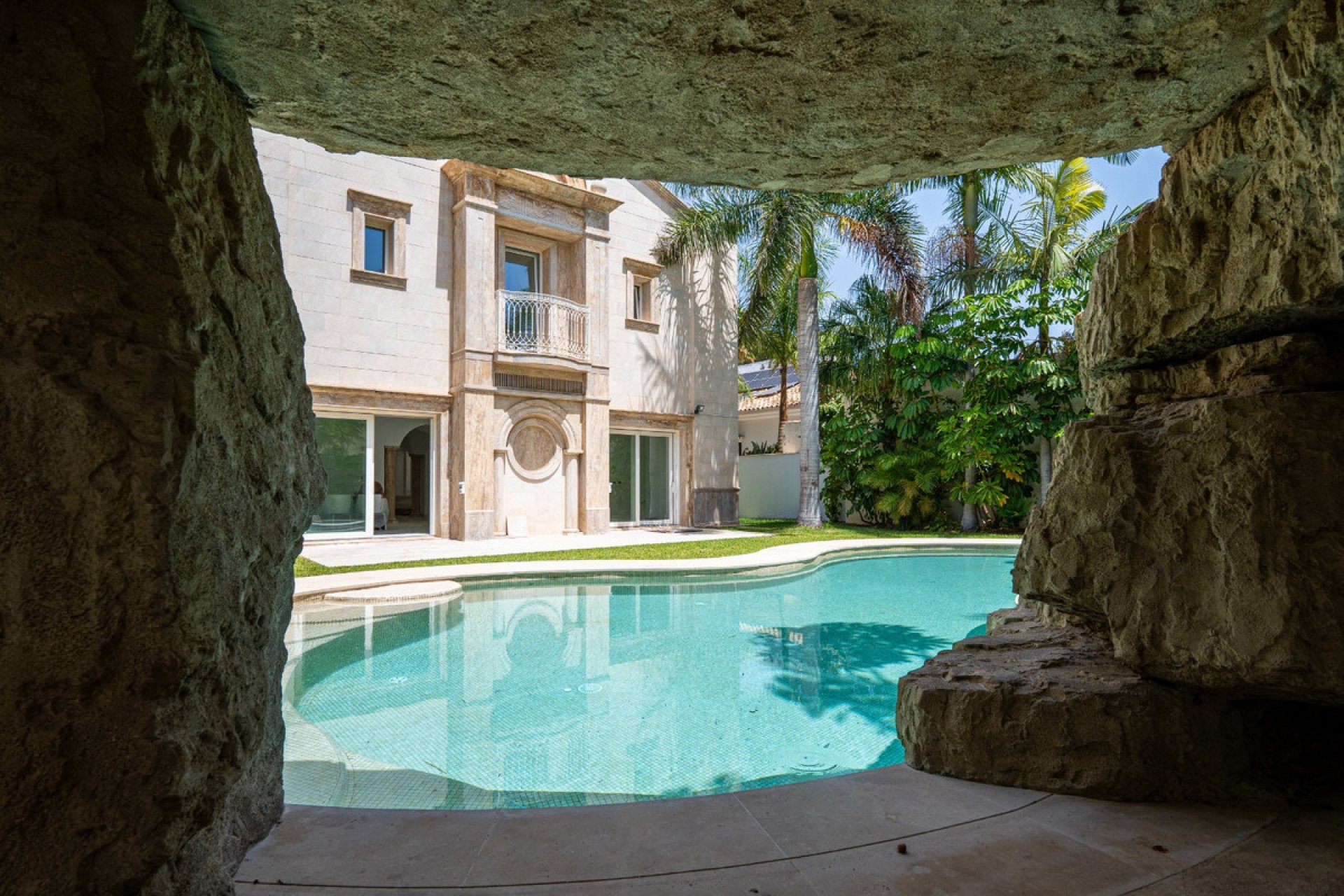 Reventa - House - Detached Villa - Marbella - Marbella Centro