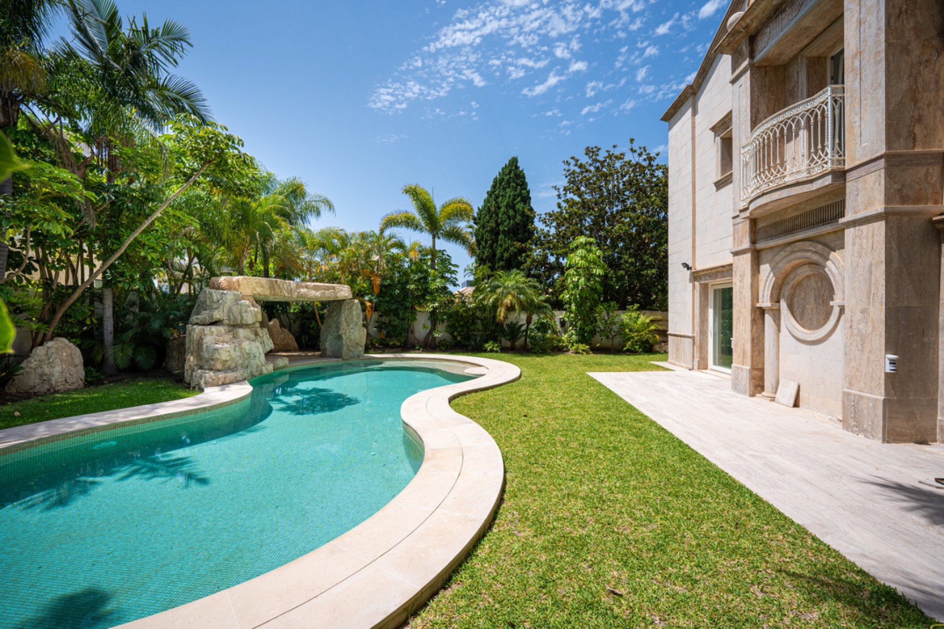 Reventa - House - Detached Villa - Marbella - Marbella Centro