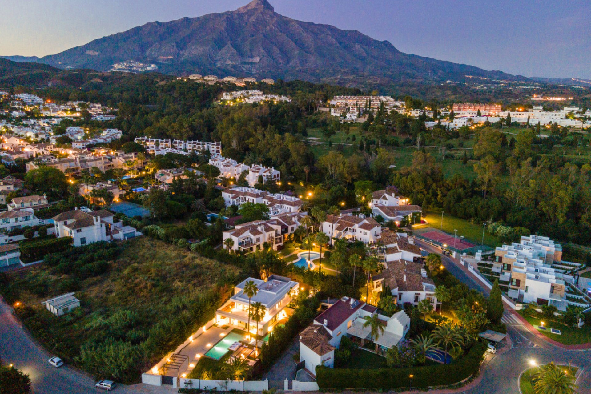 Reventa - House - Detached Villa - Marbella - Nueva Andalucia