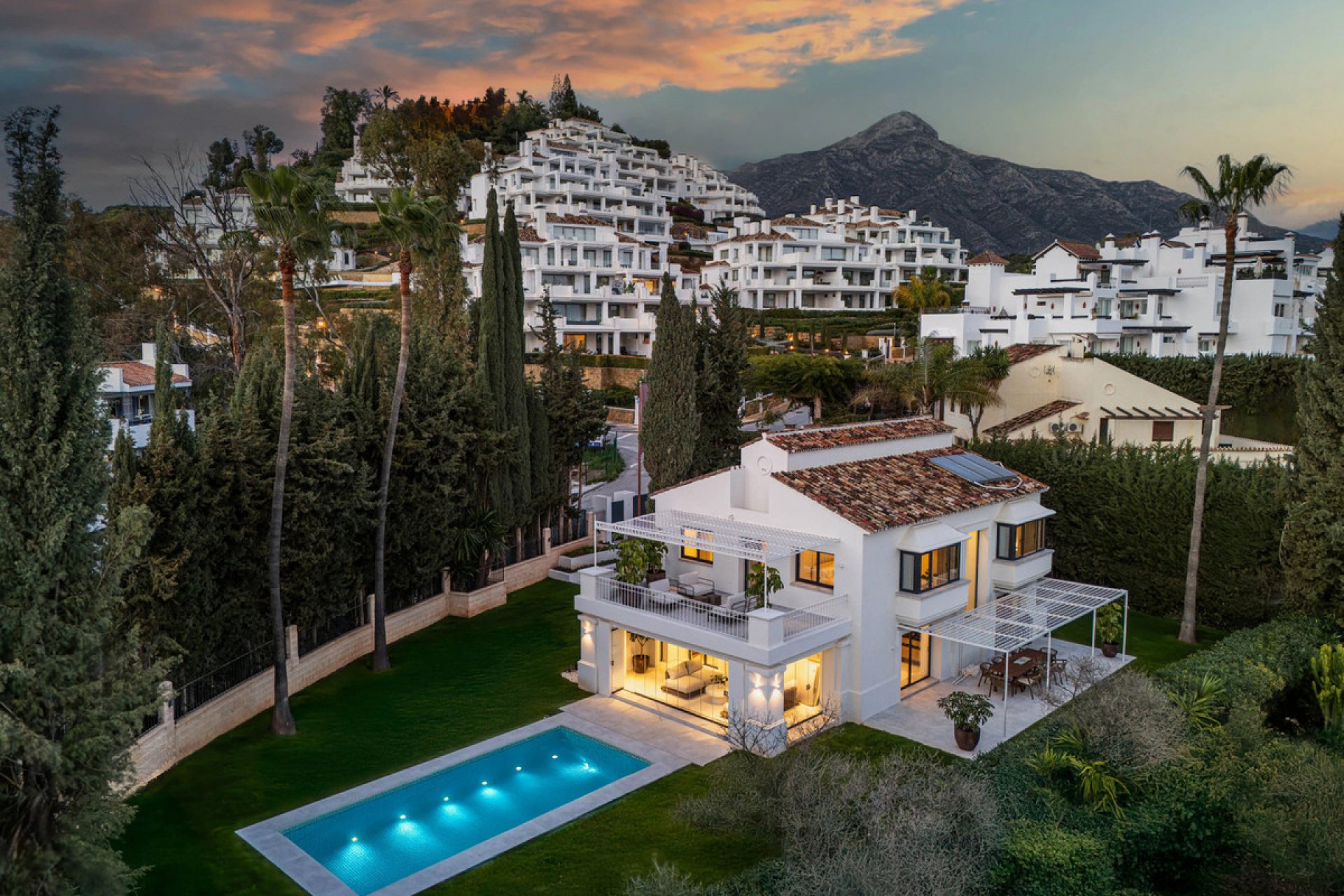 Reventa - House - Detached Villa - Marbella - Nueva Andalucia