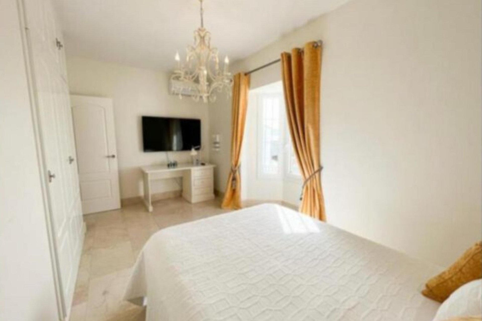 Reventa - House - Detached Villa - San Roque