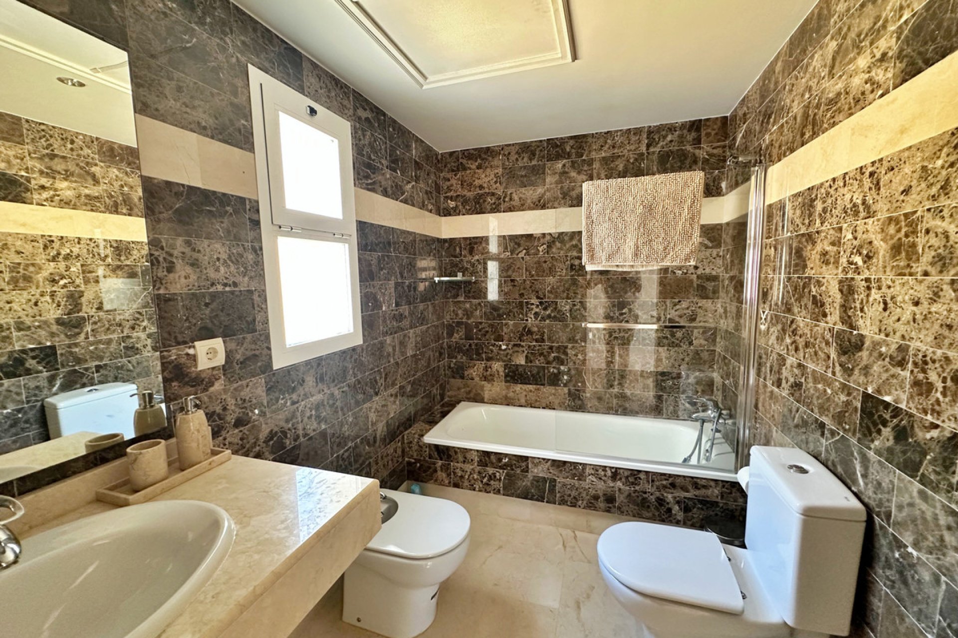 Reventa - House - Semi-Detached House - Benahavís - Benahavís Centro