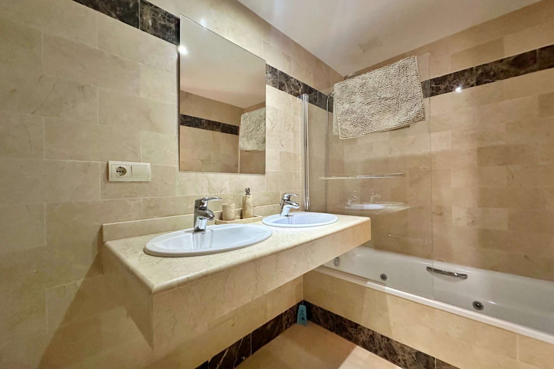 Reventa - House - Semi-Detached House - Benahavís - Benahavís Centro