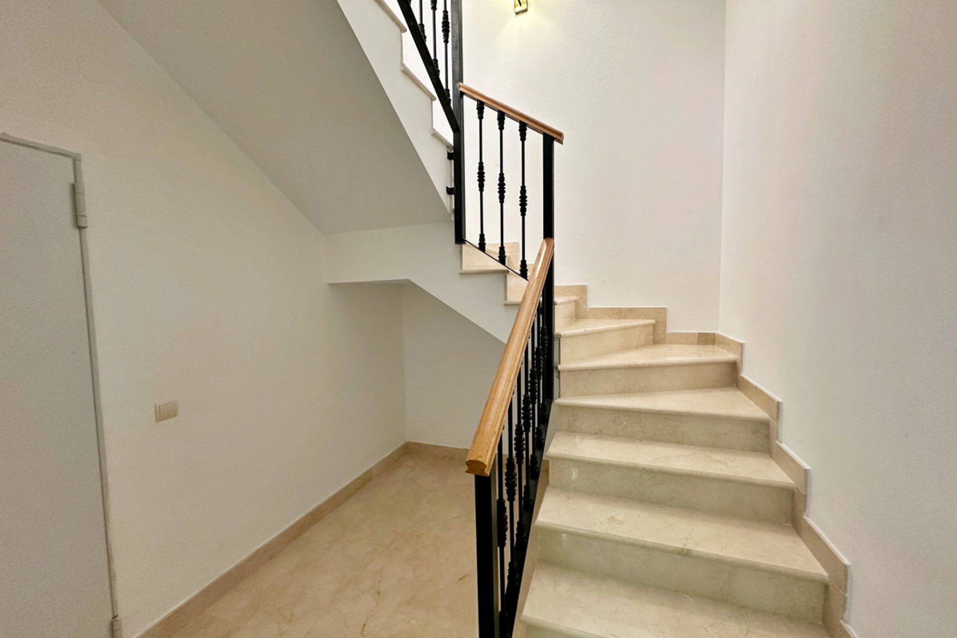 Reventa - House - Semi-Detached House - Benahavís - Benahavís Centro