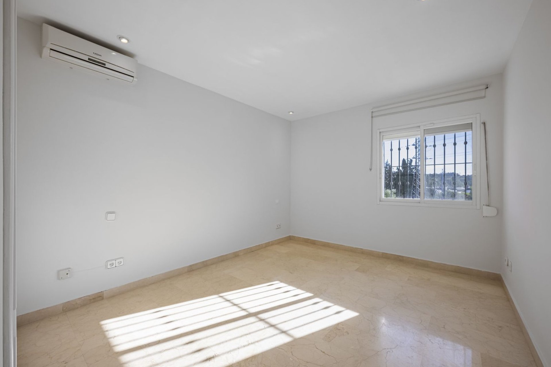 Reventa - House - Semi-Detached House - Marbella - Nueva Andalucia