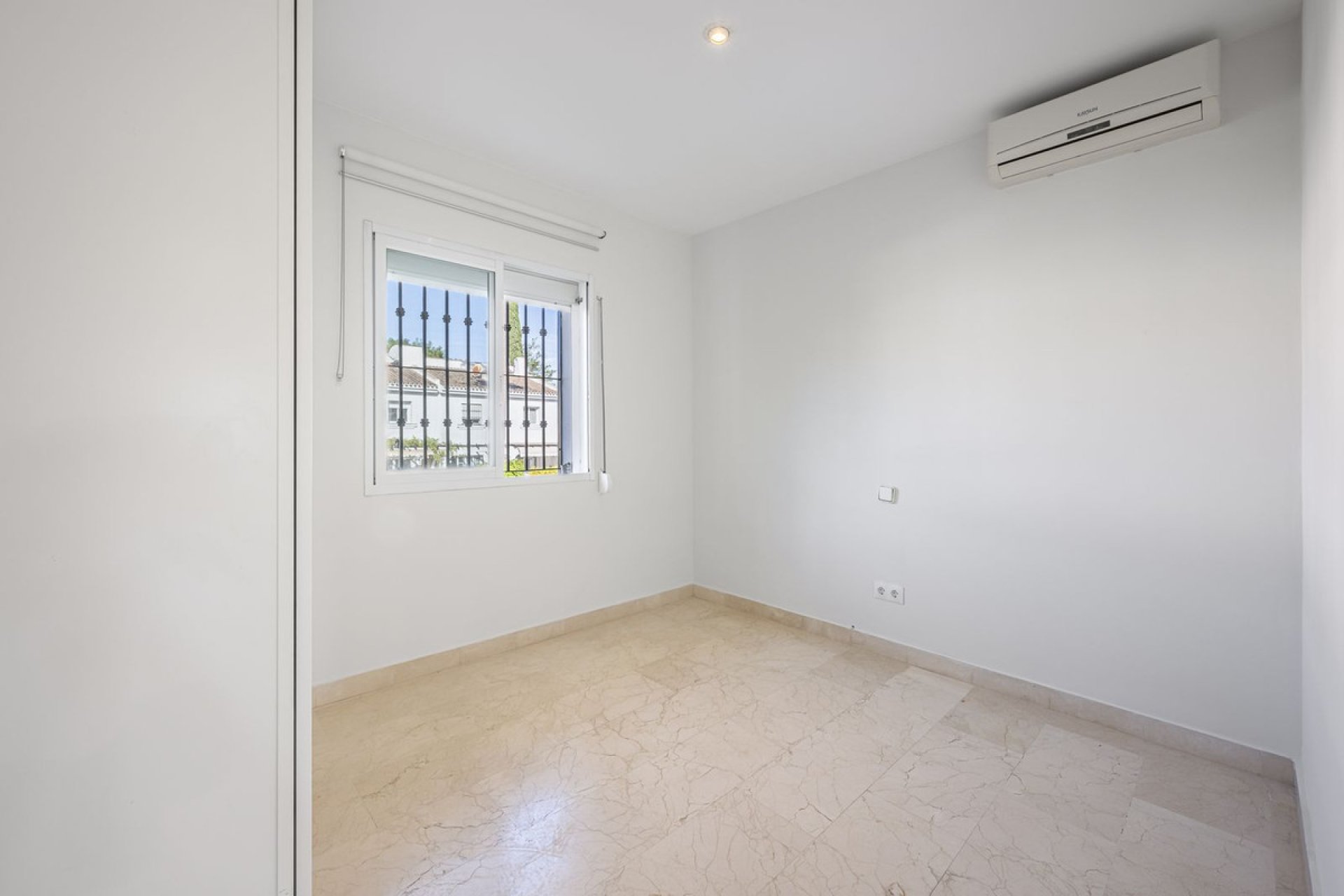 Reventa - House - Semi-Detached House - Marbella - Nueva Andalucia