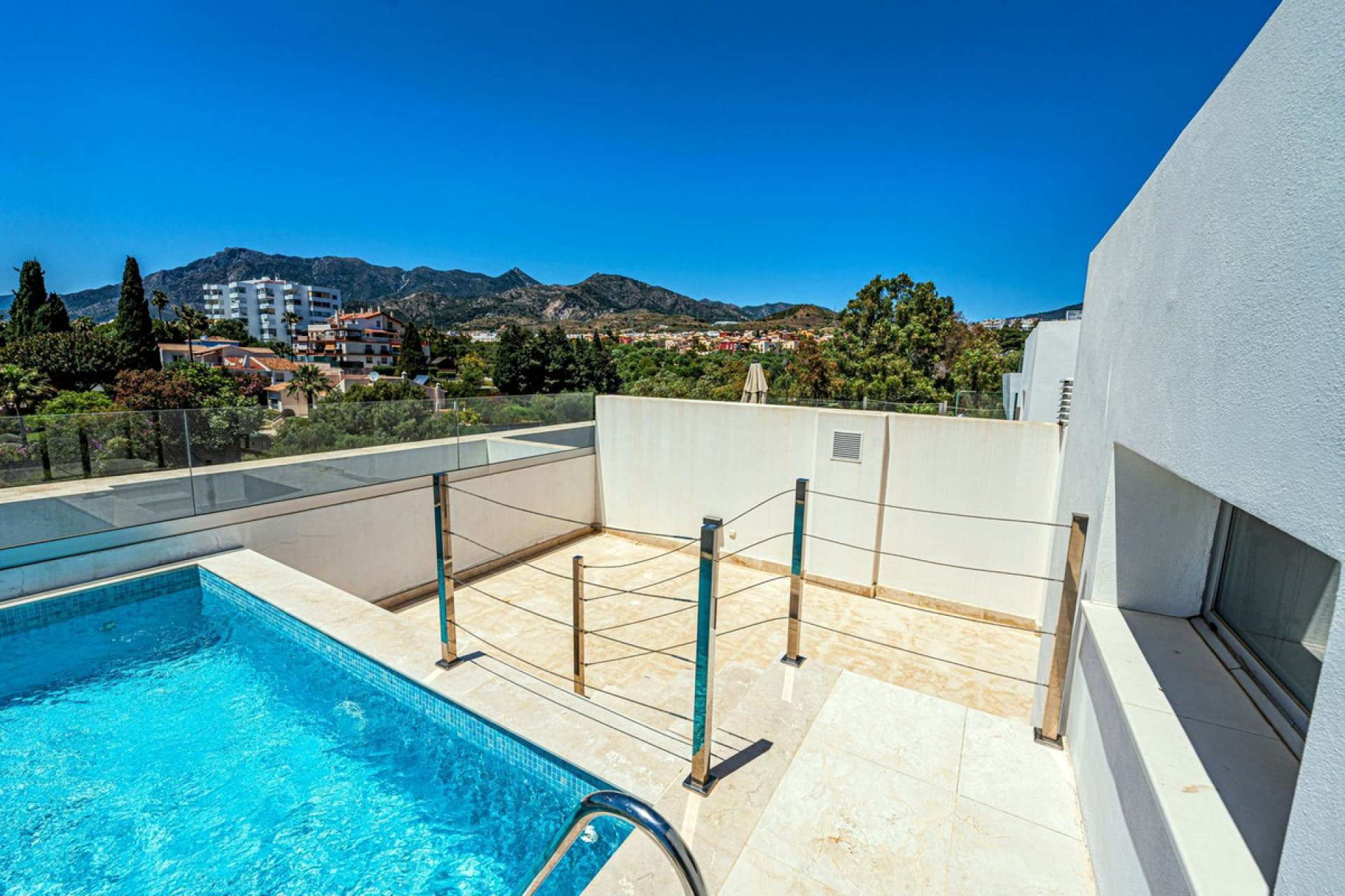 Reventa - House - Semi-Detached House - Marbella - Río Real