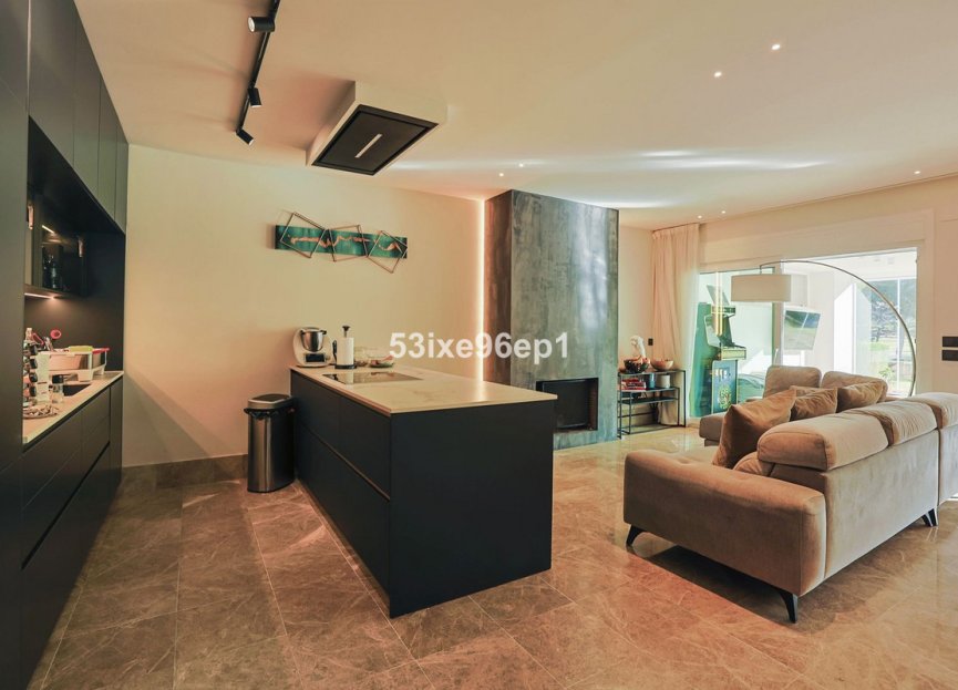 Reventa - House - Semi-Detached House - Marbella - Santa Clara