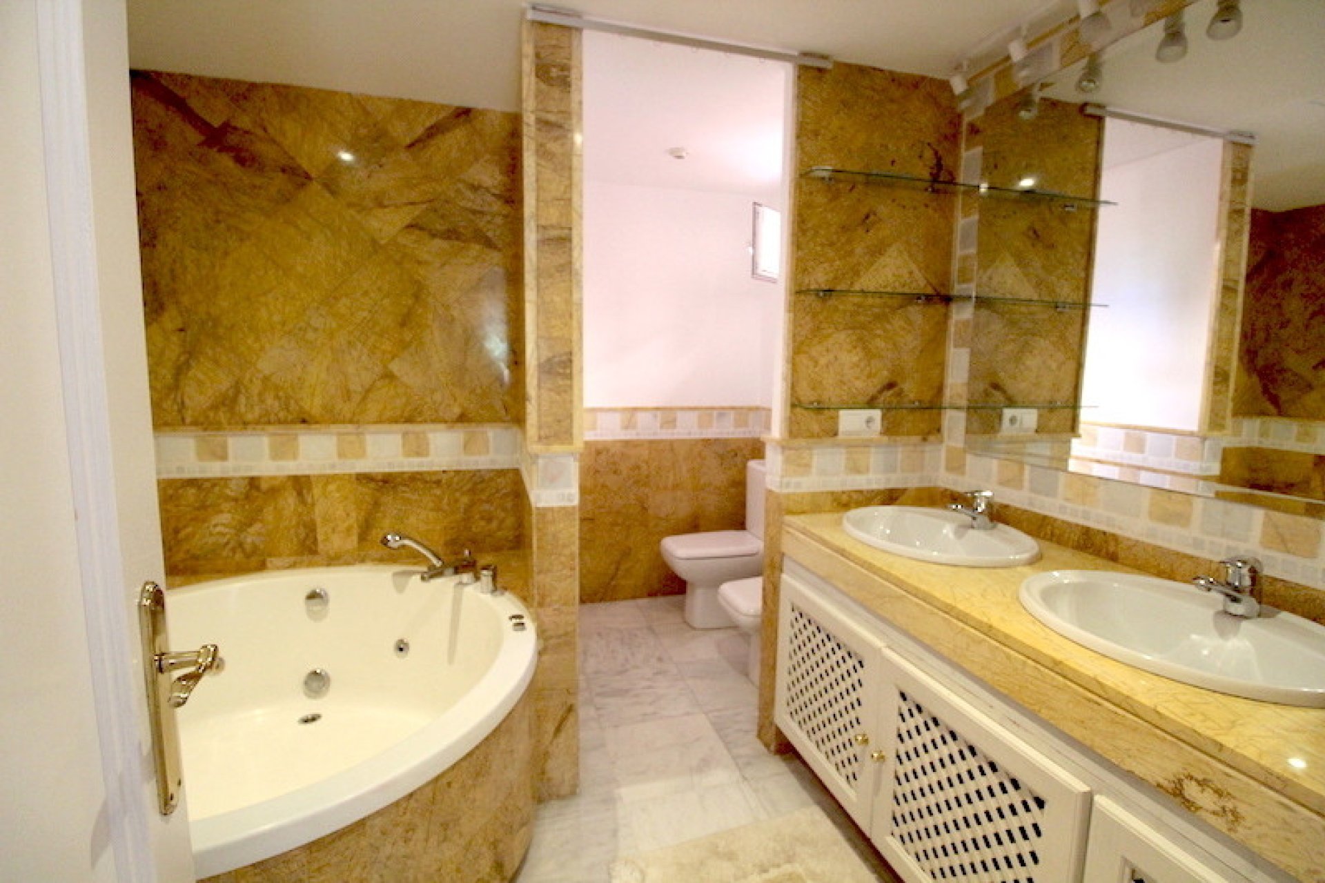 Reventa - House - Semi-Detached House - Marbella - The Golden Mile