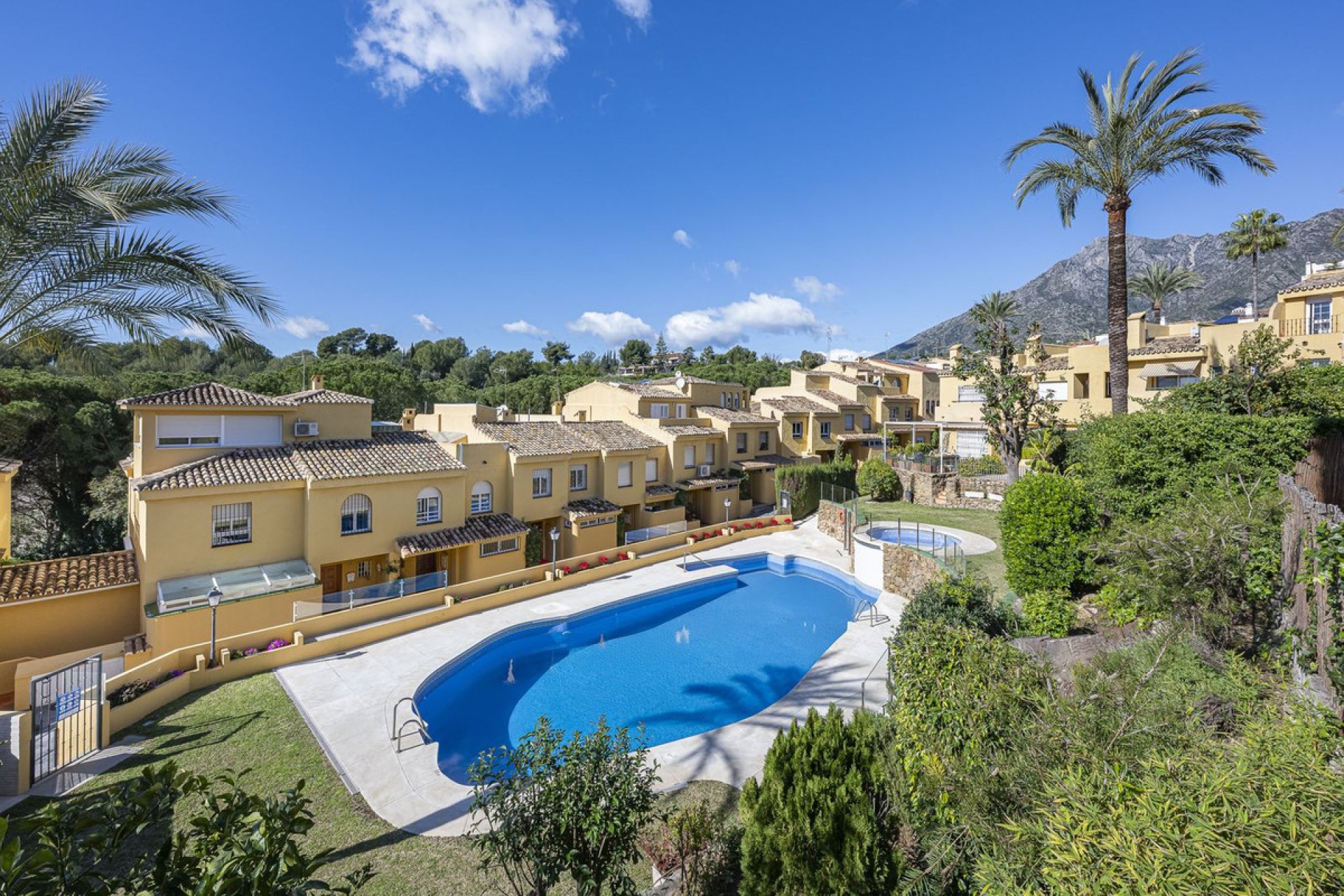 Reventa - House - Semi-Detached House - Marbella