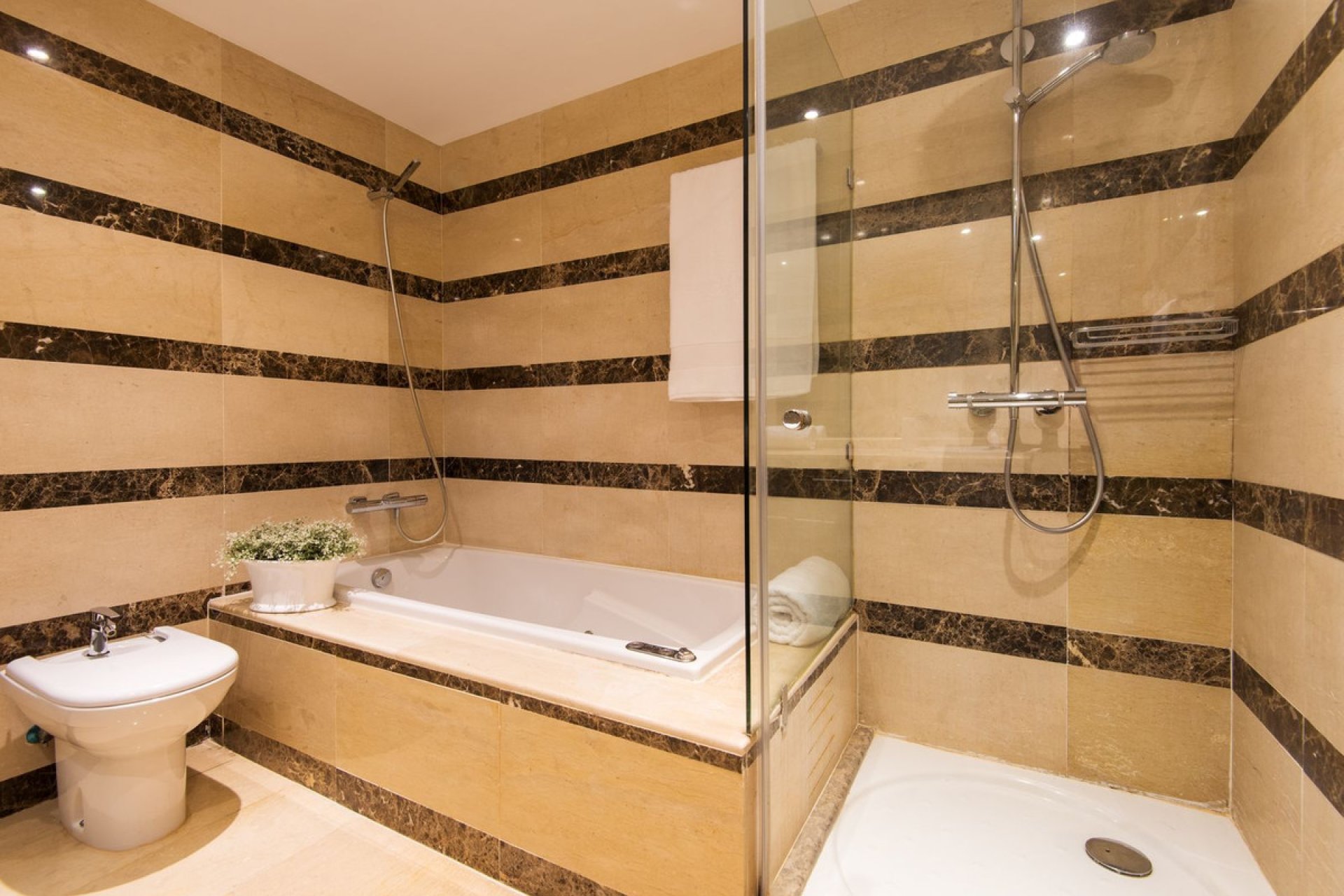 Reventa - House - Townhouse - Marbella - Nagüeles