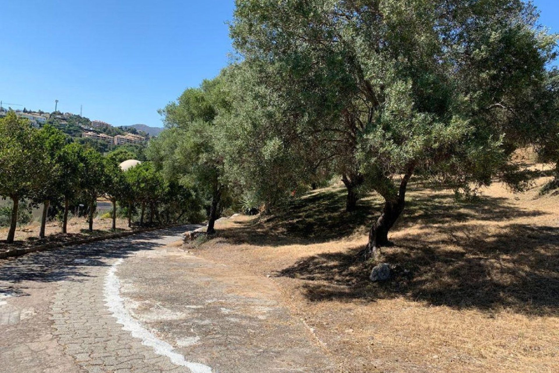 Reventa - Plot - Residential Plot - Marbella - Elviria