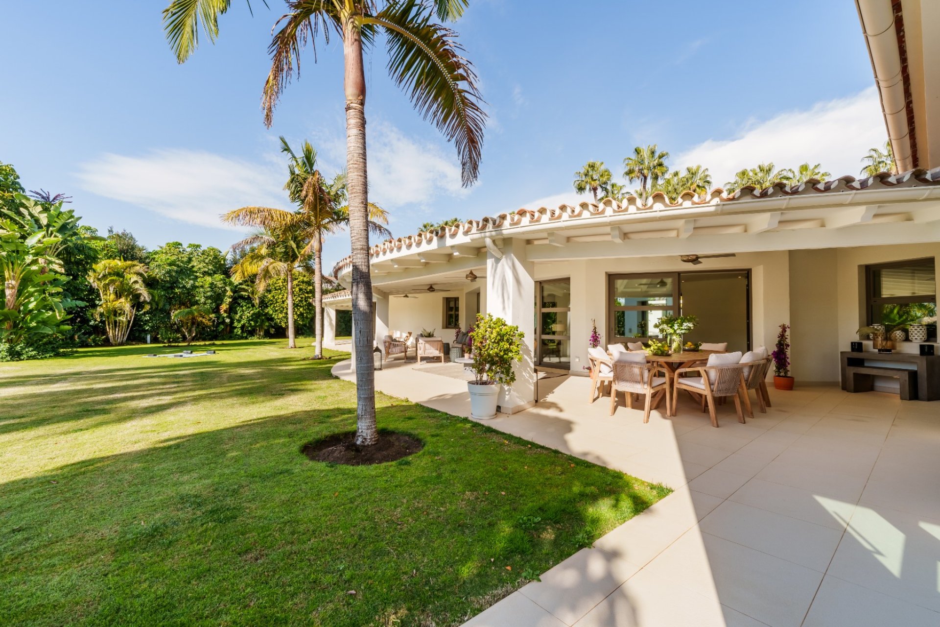 villa, bungalow for sale in nueva andalucia, marbella, private pool, private garden,  near golf course, near beach