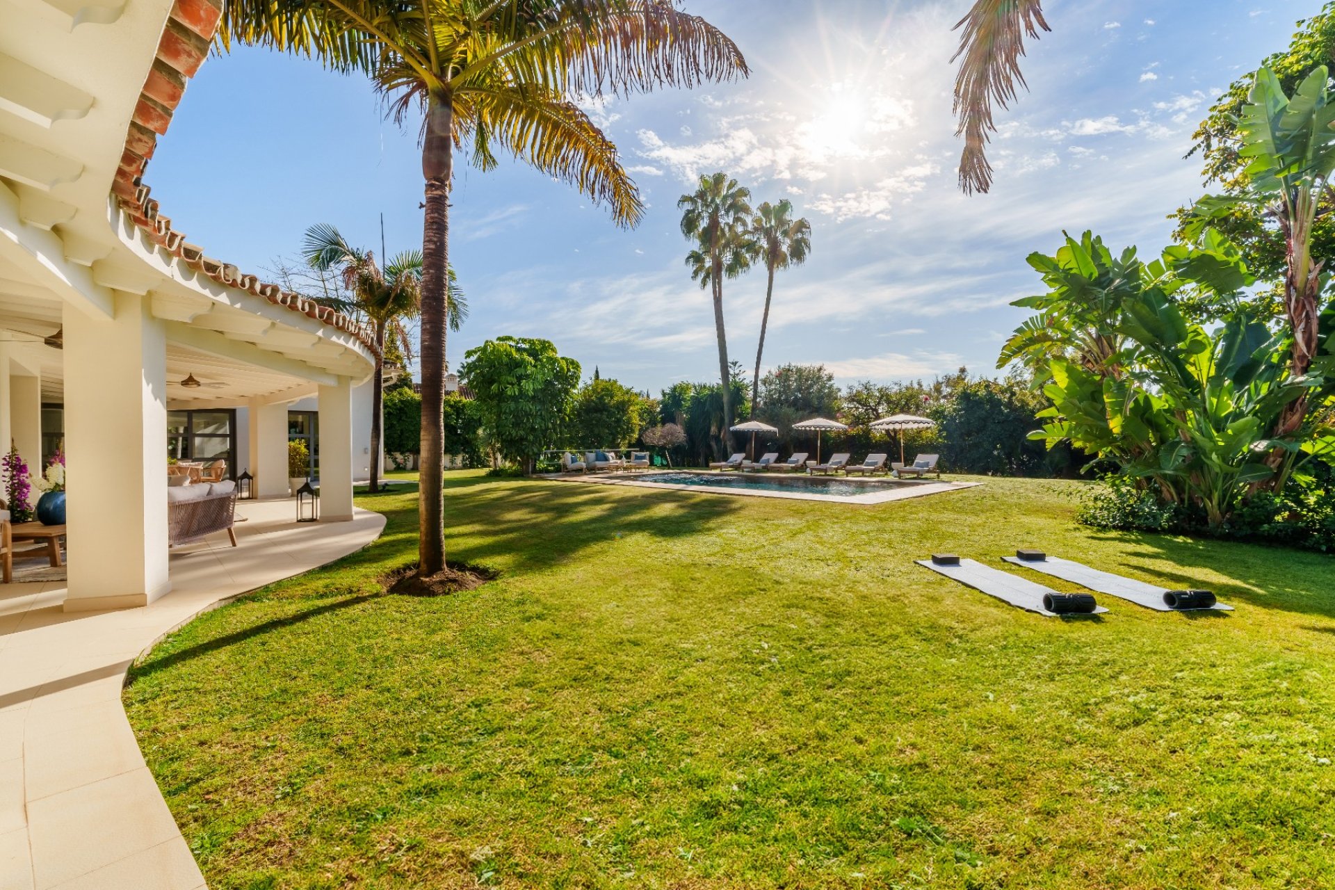 villa, bungalow for sale in nueva andalucia, marbella, private pool, private garden, near golf course, near beach