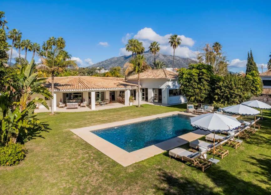 villa en venta en nueva andalucia, marbella con piscina privada