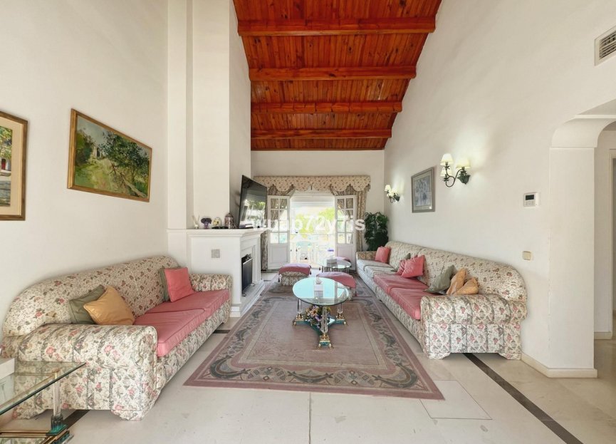 Resale - Apartment - Top Floor Apartment - Estepona - El Presidente