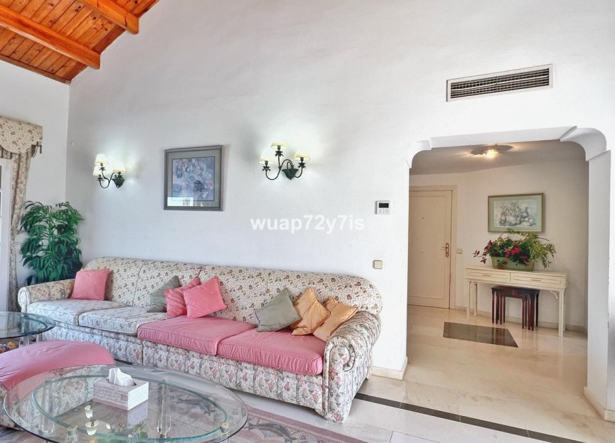 Resale - Apartment - Top Floor Apartment - Estepona - El Presidente