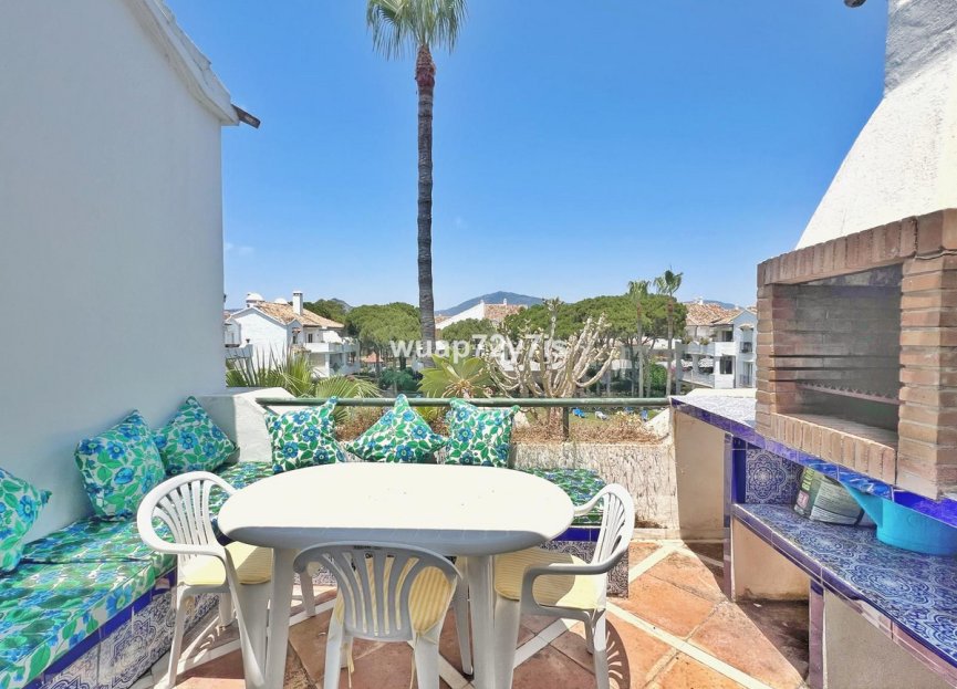 Resale - Apartment - Top Floor Apartment - Estepona - El Presidente