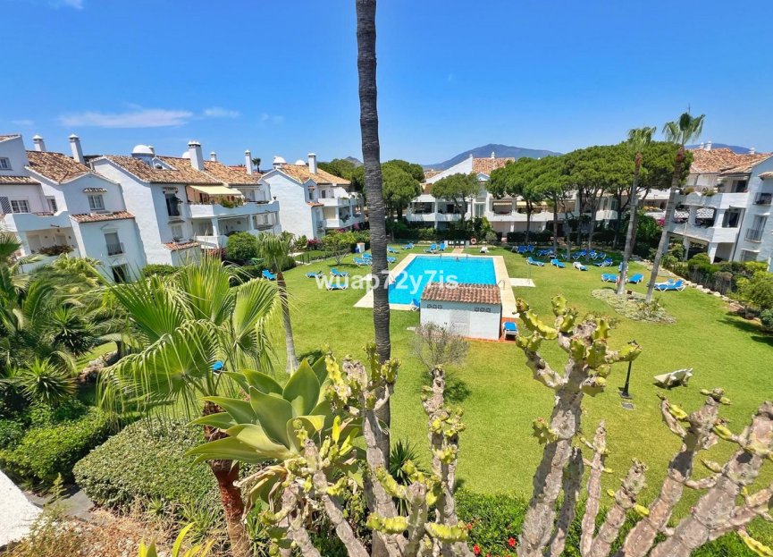 Resale - Apartment - Top Floor Apartment - Estepona - El Presidente
