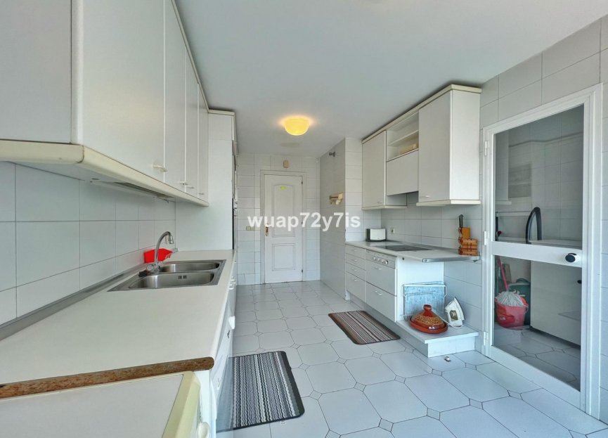 Resale - Apartment - Top Floor Apartment - Estepona - El Presidente