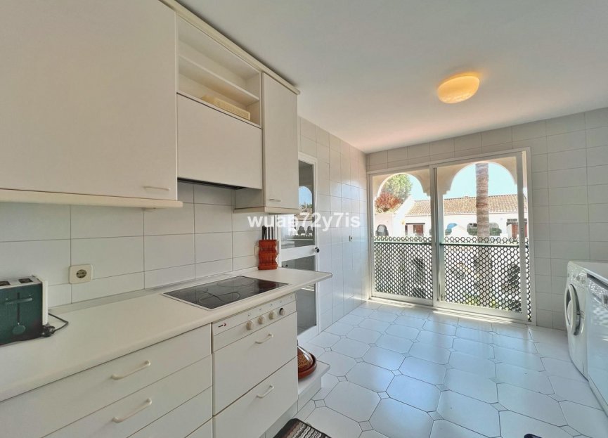 Resale - Apartment - Top Floor Apartment - Estepona - El Presidente