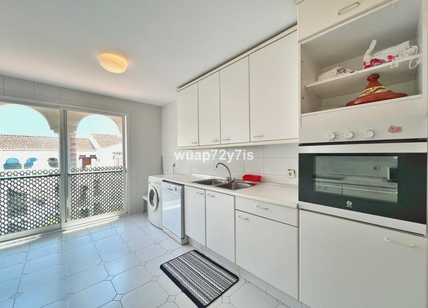 Resale - Apartment - Top Floor Apartment - Estepona - El Presidente