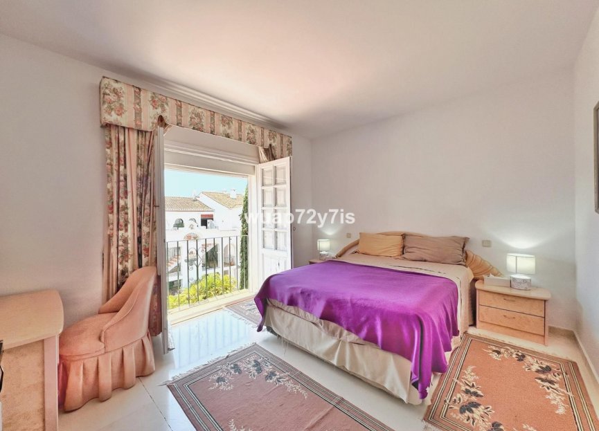 Resale - Apartment - Top Floor Apartment - Estepona - El Presidente