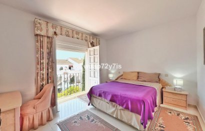 Resale - Apartment - Top Floor Apartment - Estepona - El Presidente