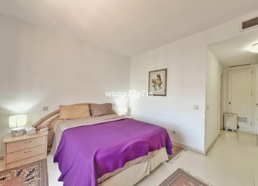 Resale - Apartment - Top Floor Apartment - Estepona - El Presidente