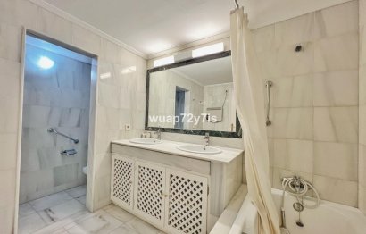 Resale - Apartment - Top Floor Apartment - Estepona - El Presidente