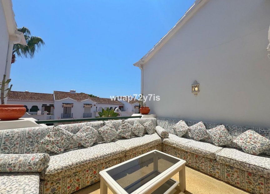 Resale - Apartment - Top Floor Apartment - Estepona - El Presidente