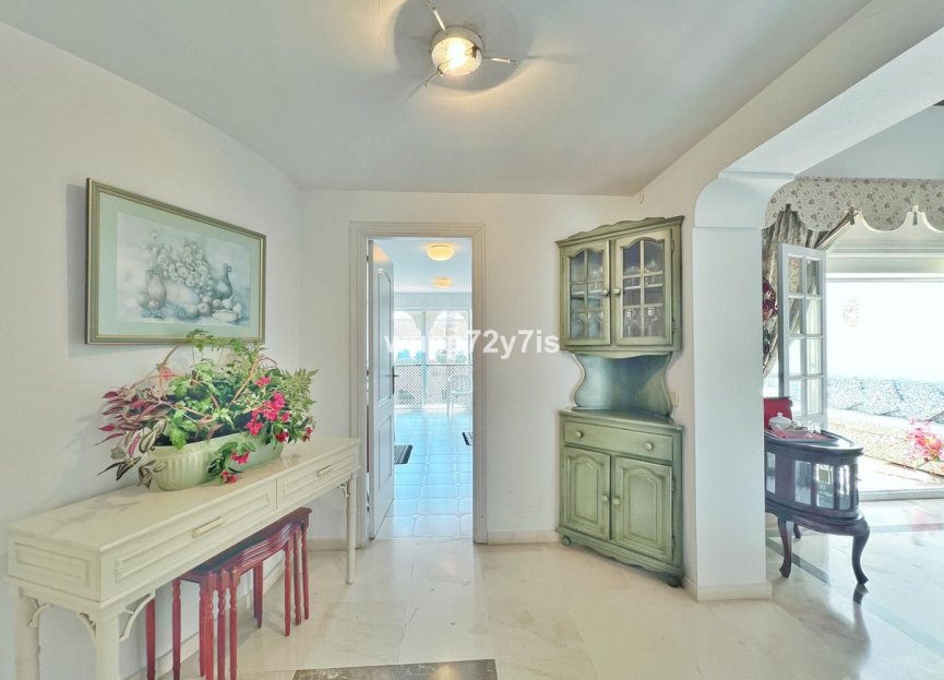 Resale - Apartment - Top Floor Apartment - Estepona - El Presidente