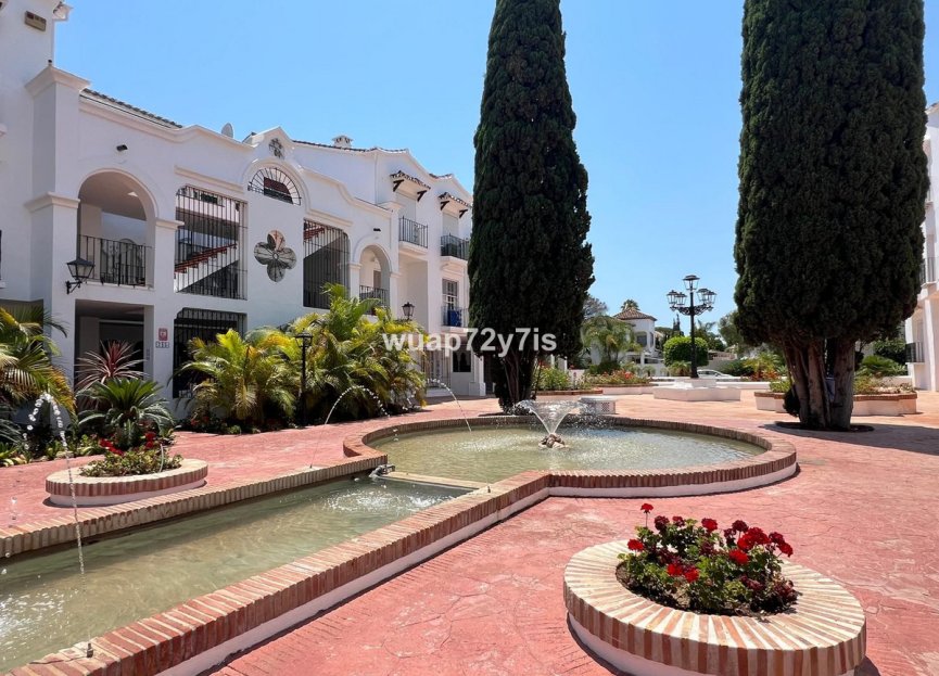 Resale - Apartment - Top Floor Apartment - Estepona - El Presidente