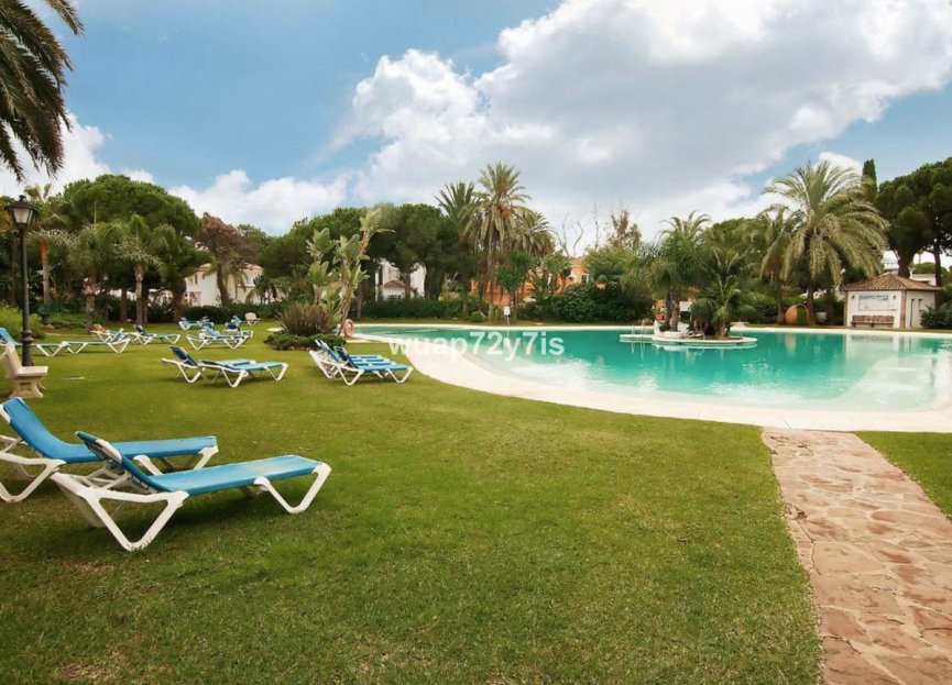 Resale - Apartment - Top Floor Apartment - Estepona - El Presidente