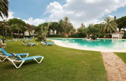 Resale - Apartment - Top Floor Apartment - Estepona - El Presidente