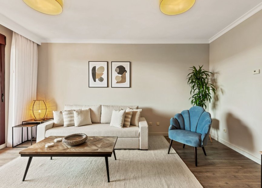 Resale - Apartment - Middle Floor Apartment - Benahavís - Benahavís Centro