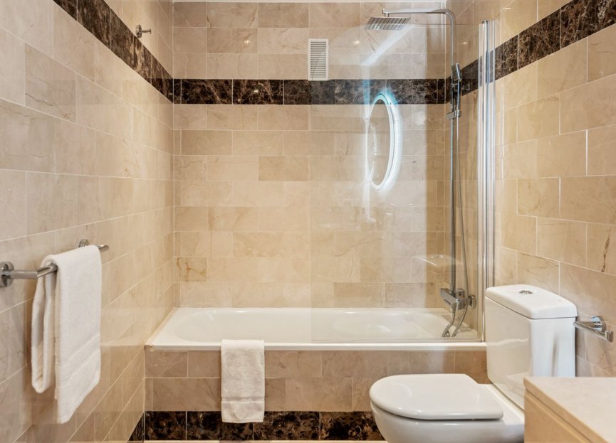 Resale - Apartment - Middle Floor Apartment - Benahavís - Benahavís Centro