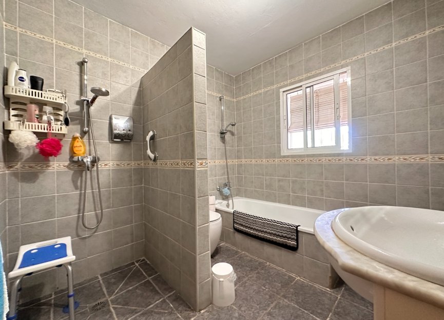 Resale - House - Detached Villa - Sotogrande