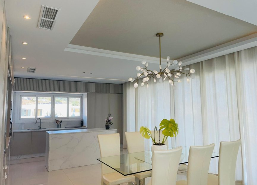 Resale - House - Detached Villa - Benalmádena - Benalmadena Centro