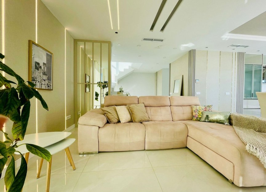 Resale - House - Detached Villa - Benalmádena - Benalmadena Centro