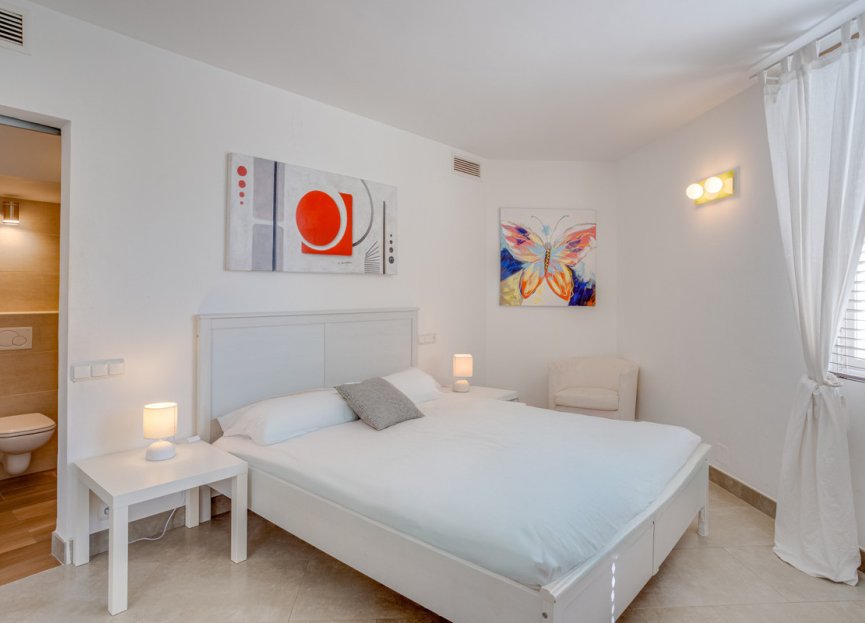 Resale - House - Detached Villa - Marbella - Elviria