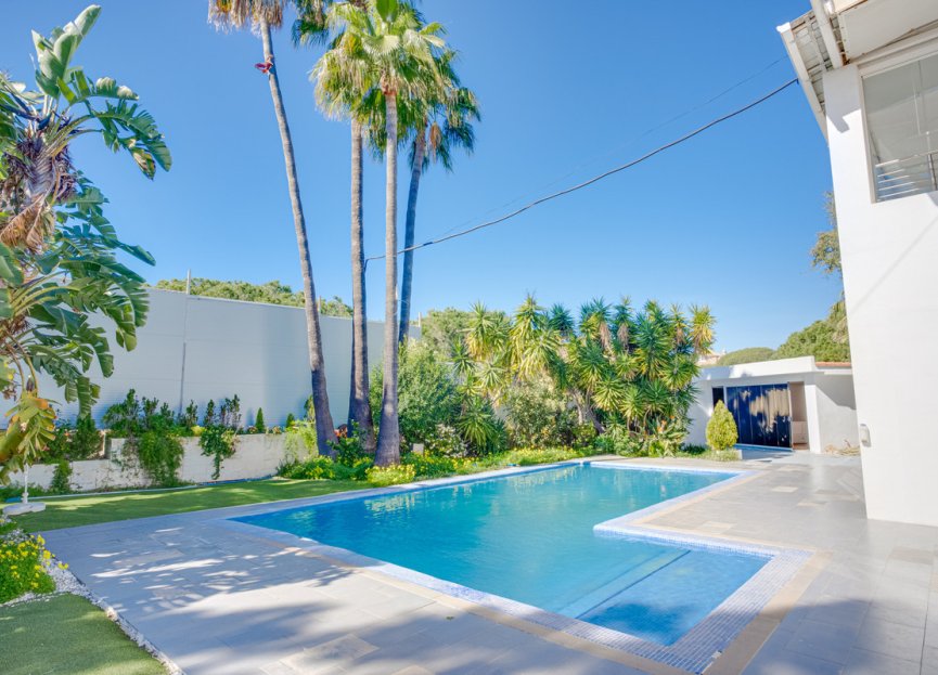 Resale - House - Detached Villa - Marbella - Elviria