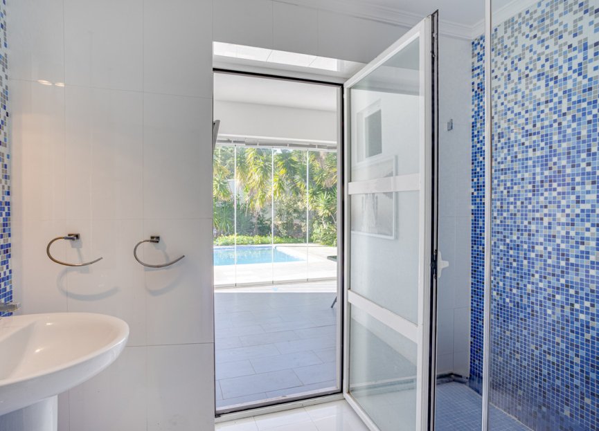 Resale - House - Detached Villa - Marbella - Elviria