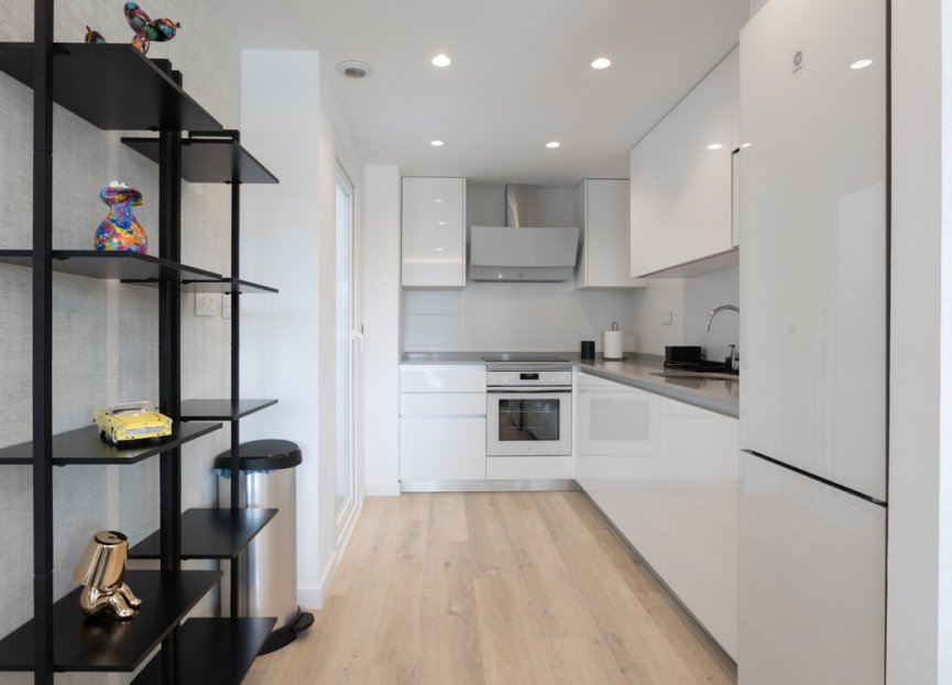 Resale - Apartment - Middle Floor Apartment - Marbella - Nueva Andalucia